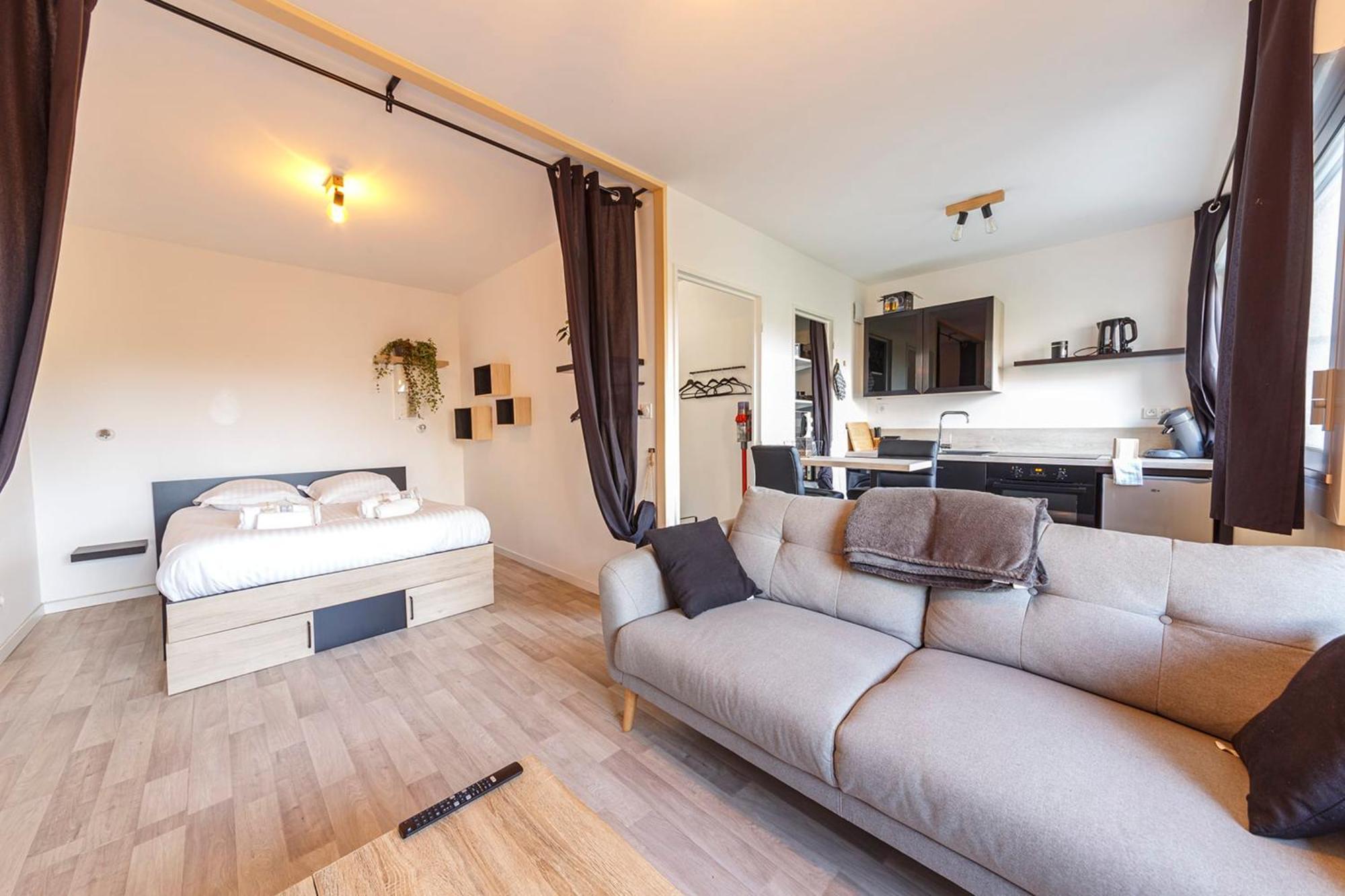 L'Oriole Wifi Parking Apartment อองเชร์ ภายนอก รูปภาพ